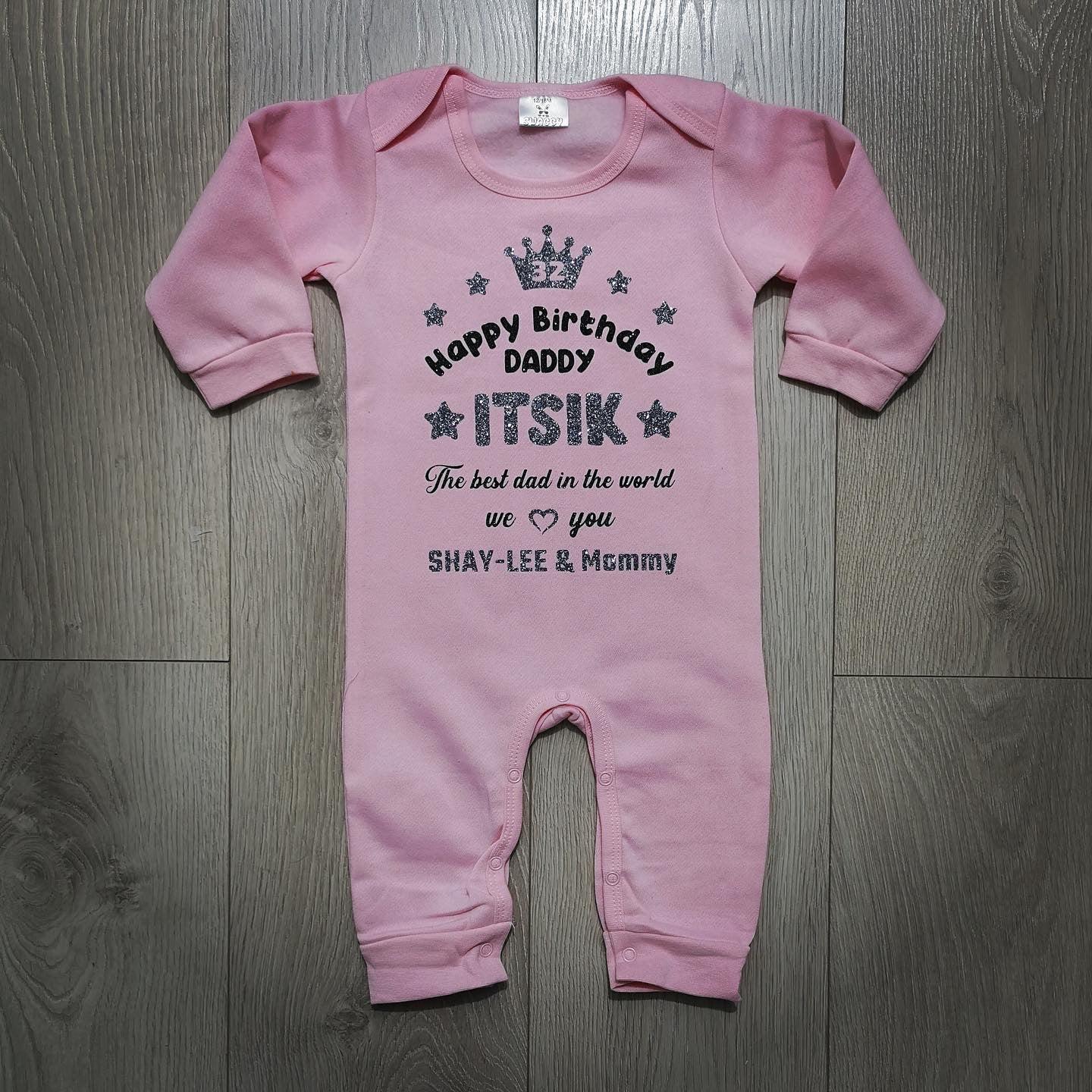 אוברול לתינוק עם כיתוב מזל טוב Best Daddy עם כיתוב לאבא הכי טוב