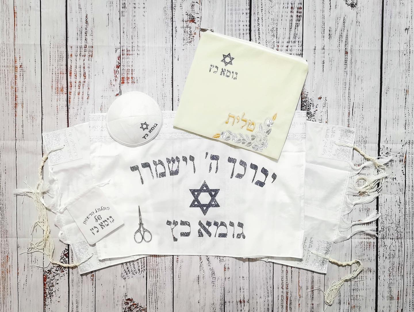 טלית לחלאקה בצבע כסוף כהה מנצנץ