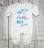 אוברול לתינוק עם הדפס I'm daddy's best recipe עם כיתוב מקורי לאבא