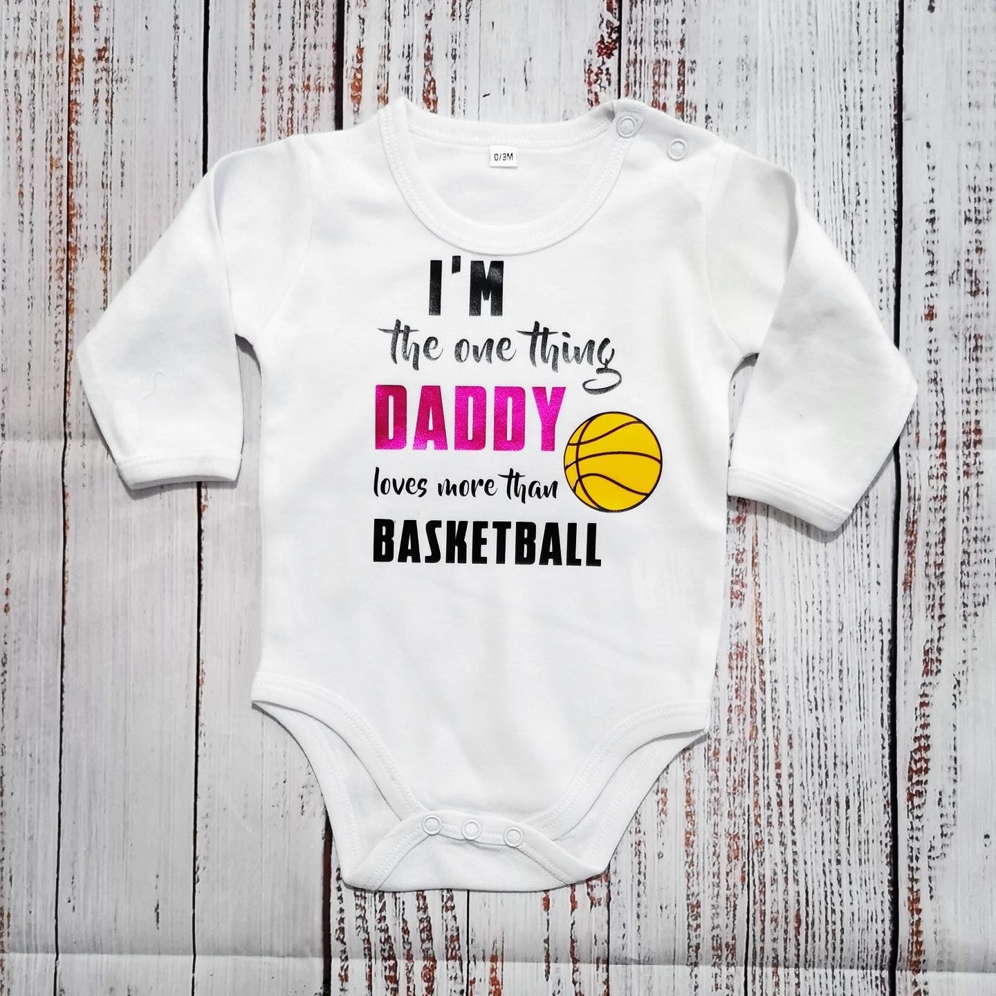 בגד לתינוק אני הדבר היחיד שאוהבים יותר מ...