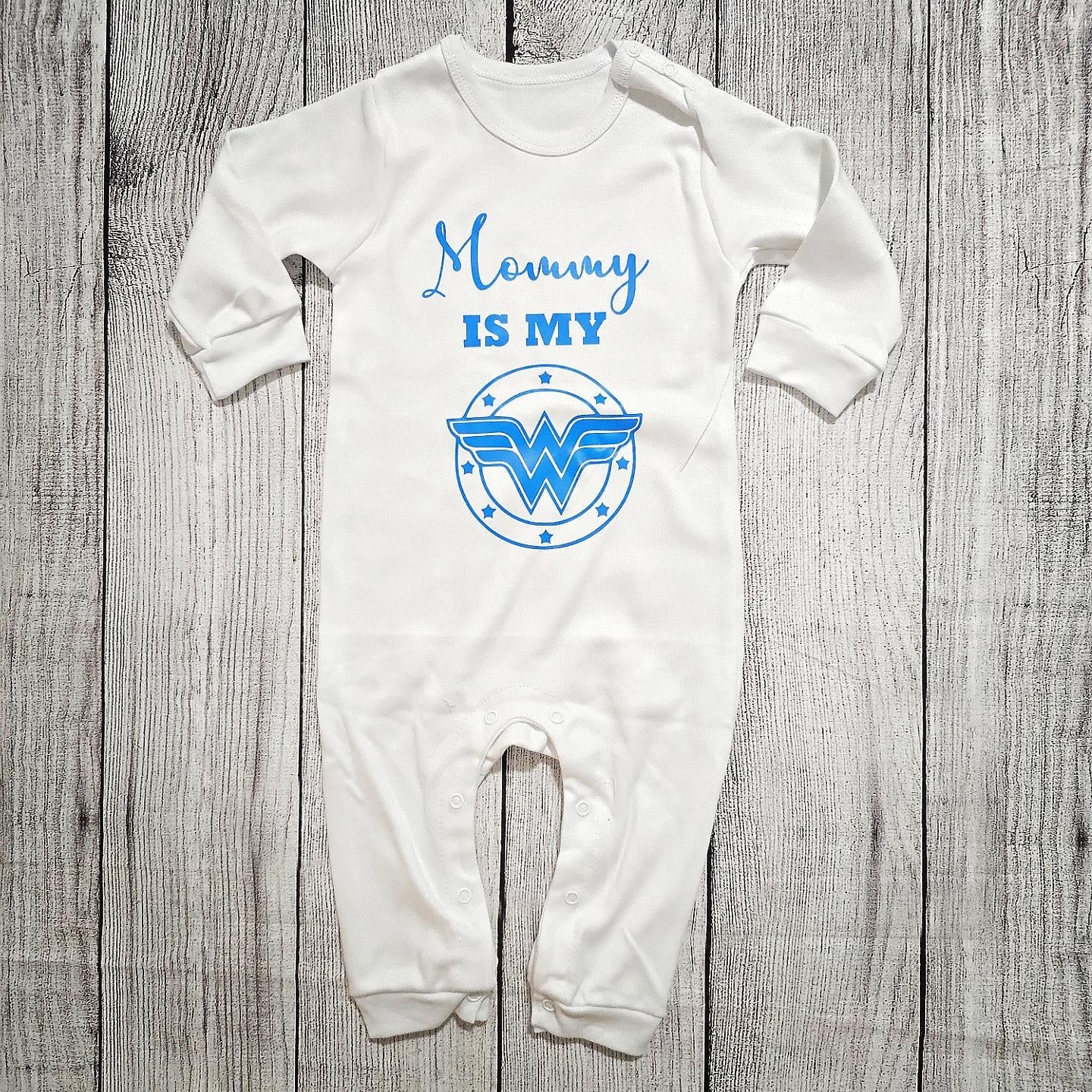 אוברול לתינוק Mommy is my wonder woman מתנה לאמא המלכה