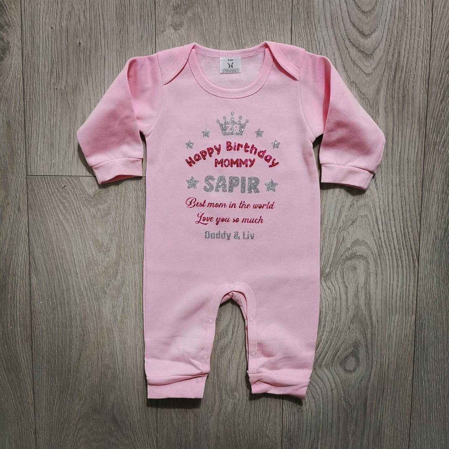 אוברול לתינוק מזל טוב Best Mom – מתנת יום הולדת לאמא הכי טובה