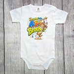 בגד גוף לבן לתינוק עם הכיתוב I'm going to be a big brother ואיור קופים צבעוני