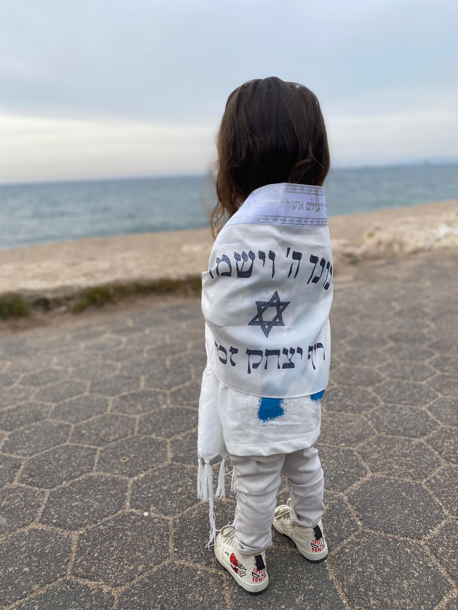 טלית לחלאקה בצבע כסוף כהה מנצנץ