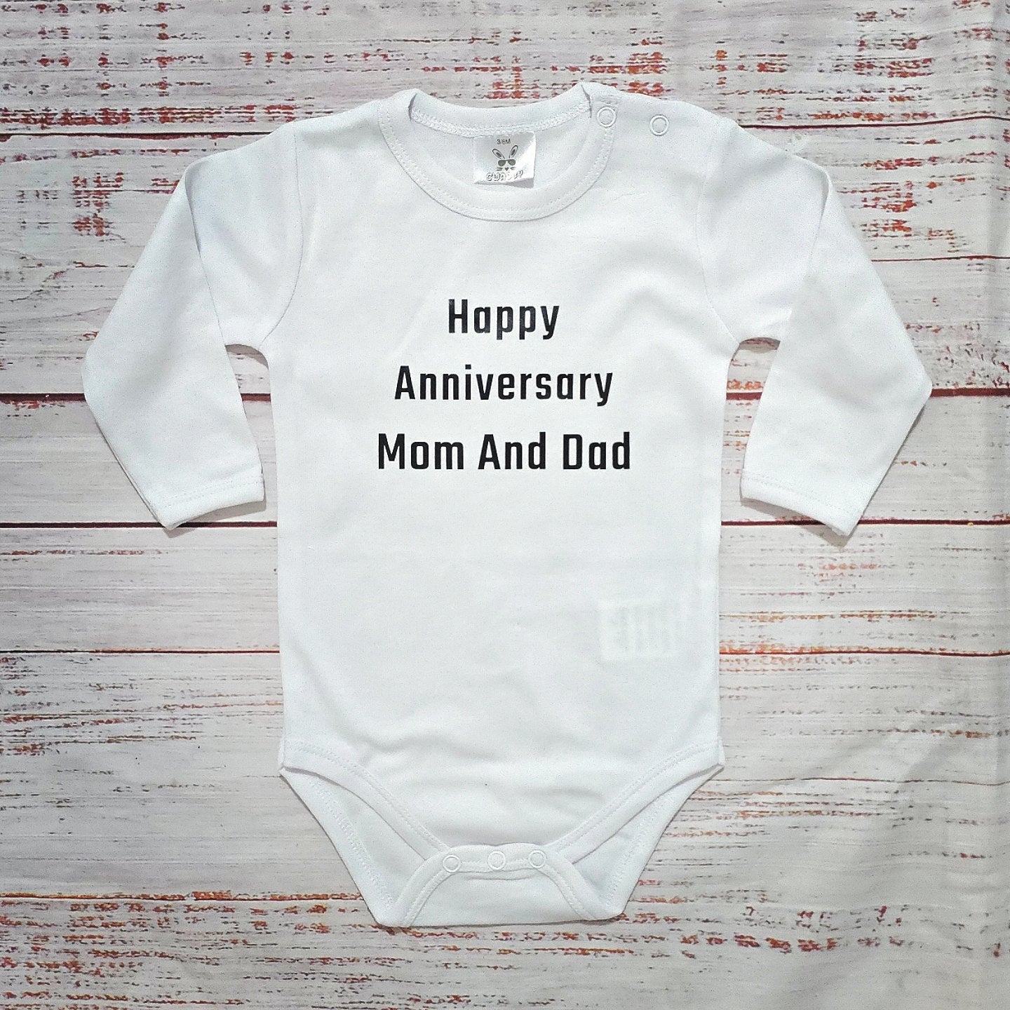 בגד לתינוק Happy Anniversary Mom and Dad