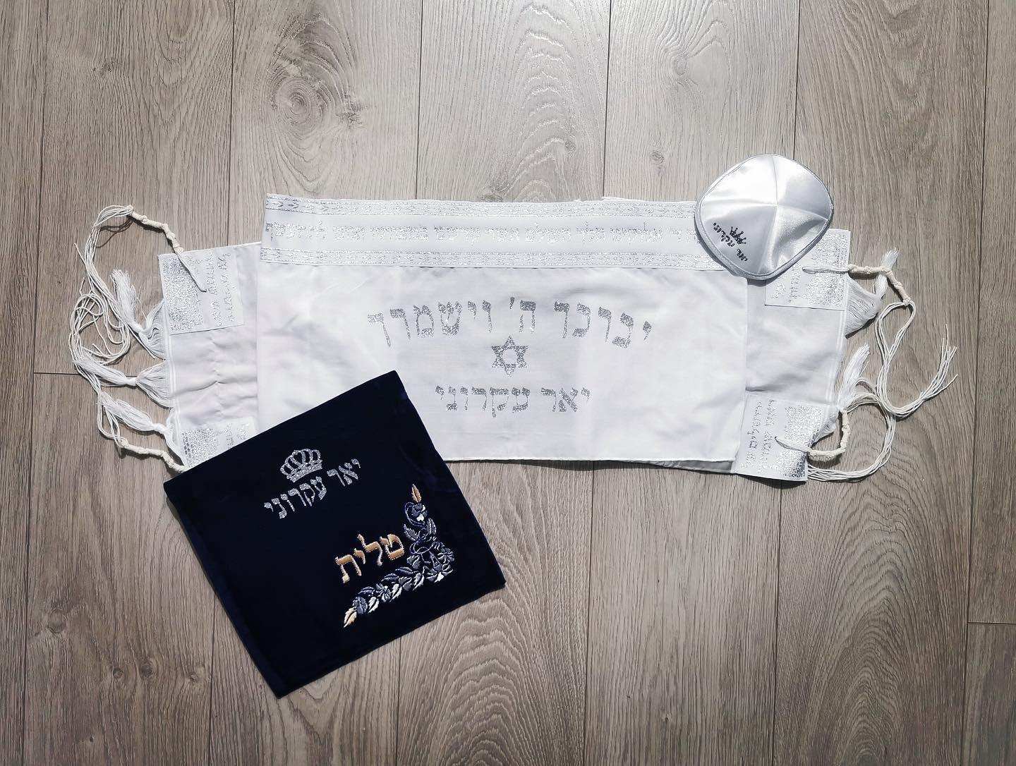 טלית 25 כסוף בהיר מנצנץ נרתיק כיתוב כסוף כהה מנצנץ