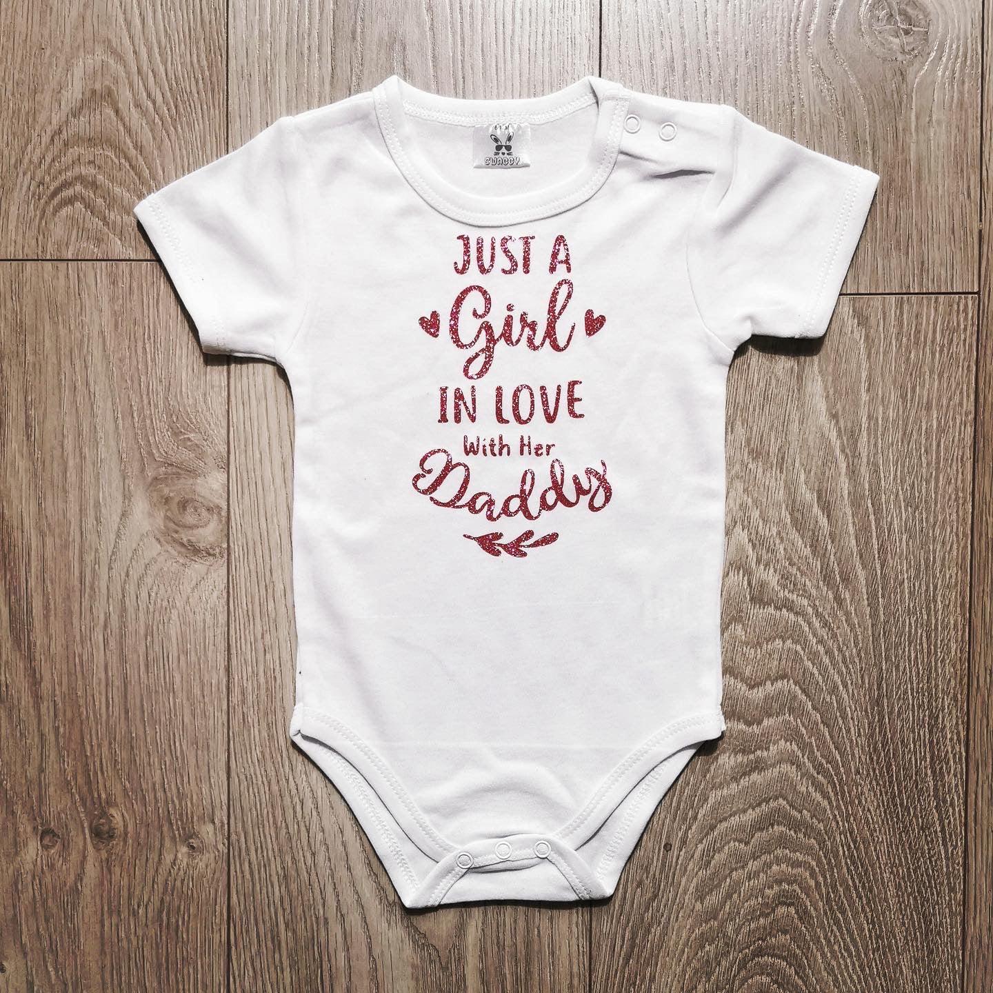 בגד לתינוק Just a girl in love with her daddy