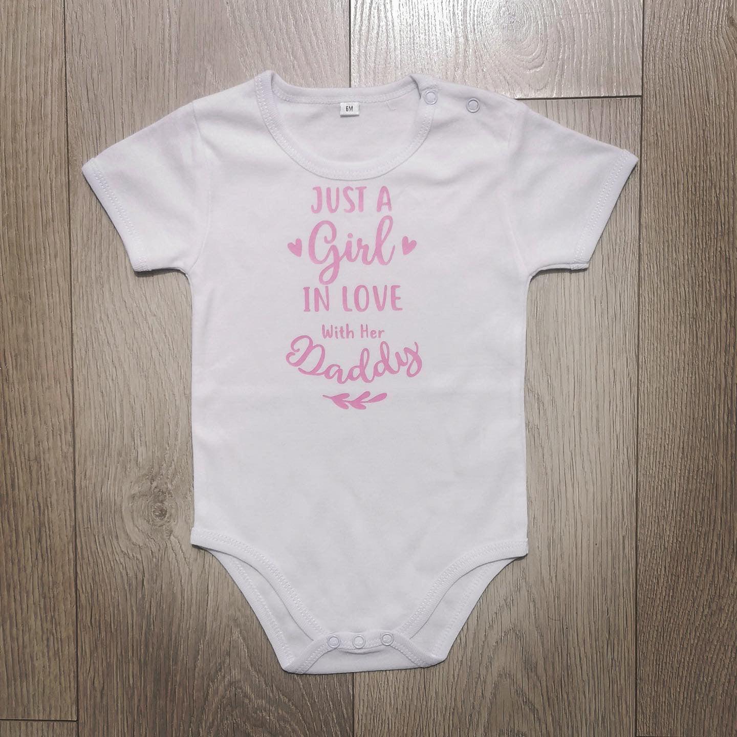 בגד לתינוק Just a girl in love with her daddy
