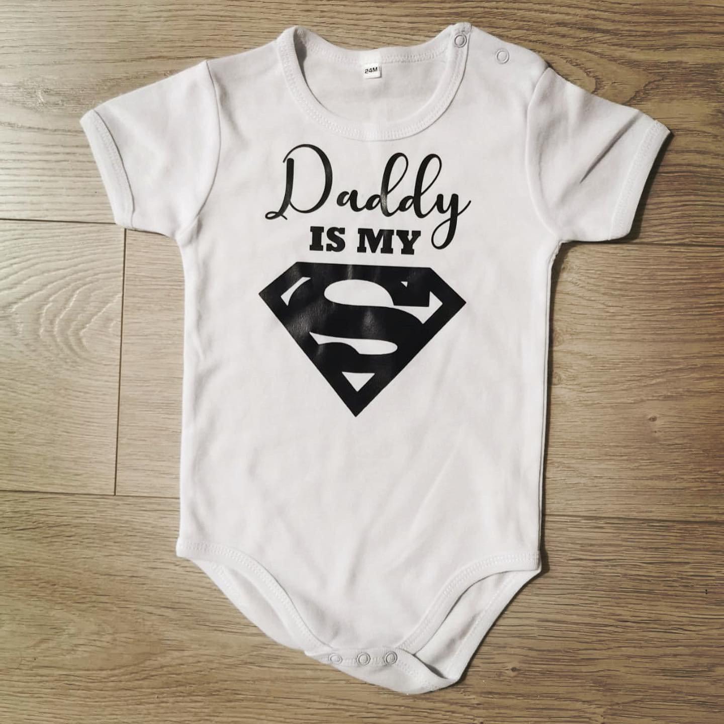 Daddy is my SUPERMAN-בגד גוף לתינוק-סוואגי
