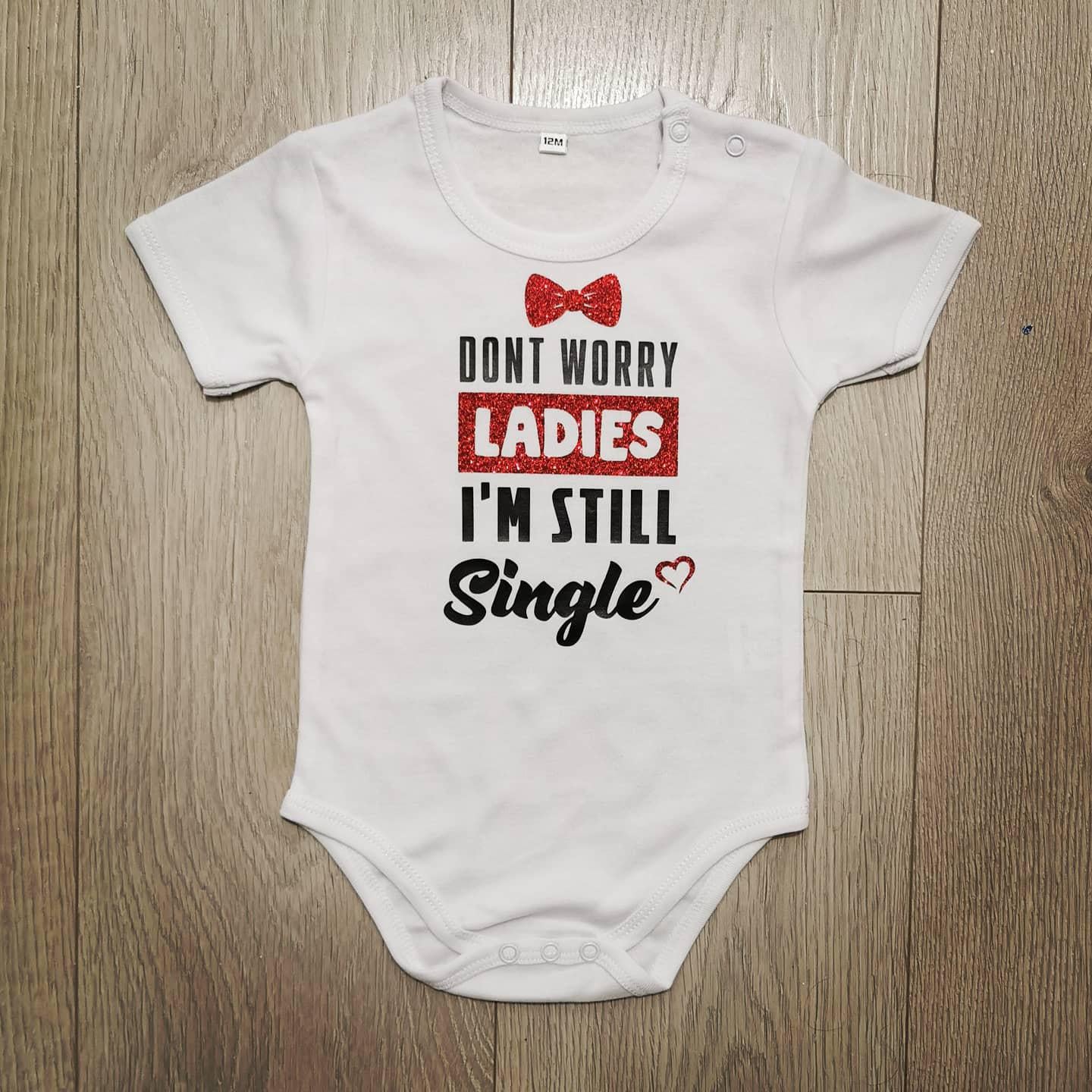Don't worry ladies, I'm still single!-בגד גוף לתינוק-סוואגי