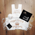 טלית 35 ס"מ, נרתיק כחול כהה, כיפת בד, ציצית לגיל 3 ונרתיק התלתל הראשון שלי צבע כיתוב זהב מנצנץ